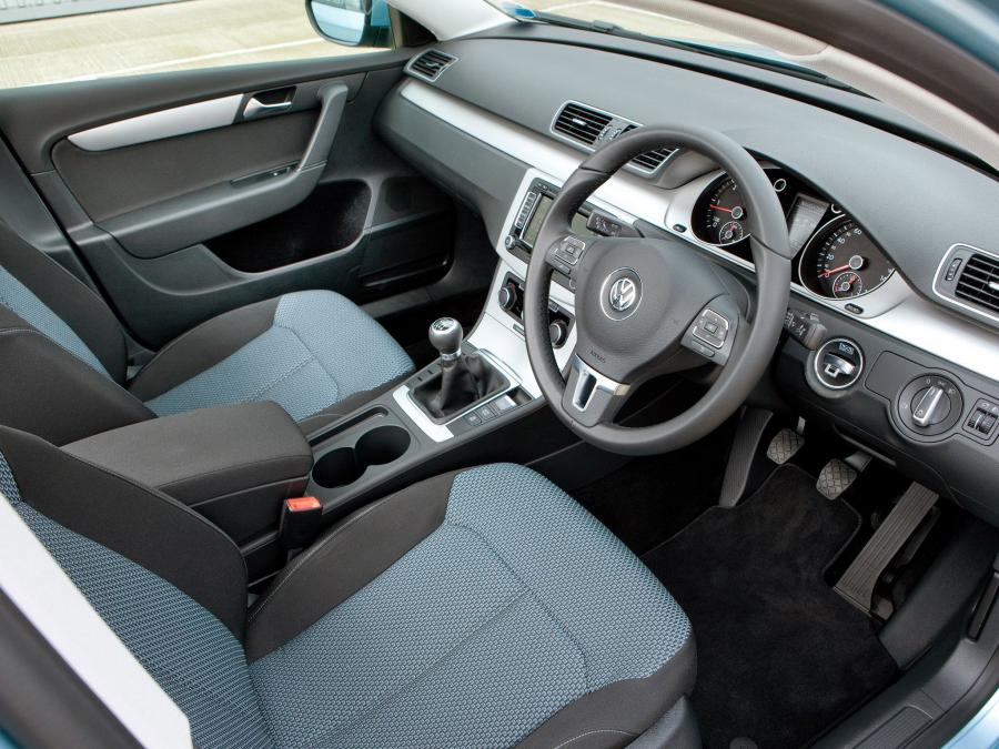  Volkswagen Passat BlueMotion 2010 года  (UK) (фото 3 из 15)